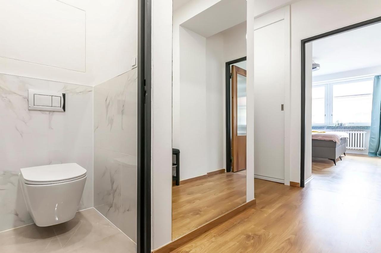 Appartamento Popular Location / Street View / 4 Ppl / Netflix Praga Esterno foto