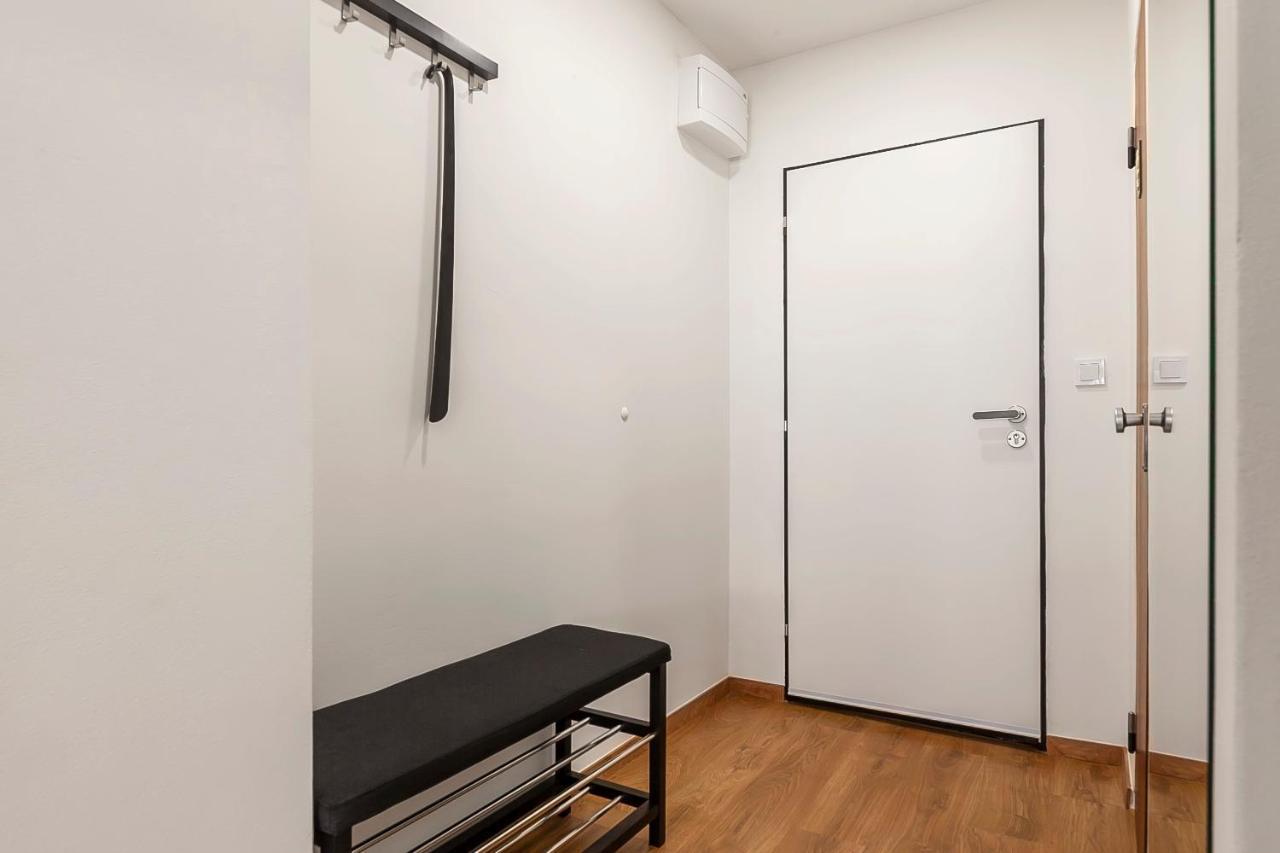 Appartamento Popular Location / Street View / 4 Ppl / Netflix Praga Esterno foto