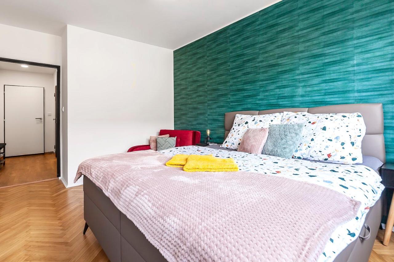 Appartamento Popular Location / Street View / 4 Ppl / Netflix Praga Esterno foto